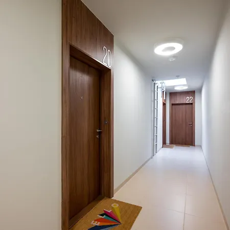 Sage Stylish By Bookinghost * Varšava