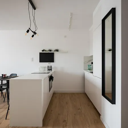 Sage Stylish By Bookinghost * Varšava