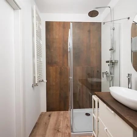 Sage Stylish By Bookinghost *