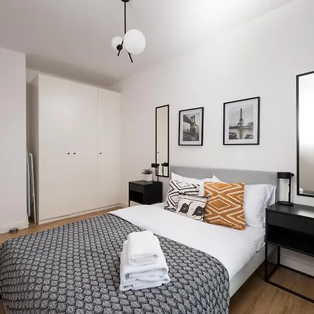 Sage Stylish By Bookinghost * Varsovie