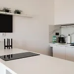 Sage Stylish By Bookinghost Apartment
